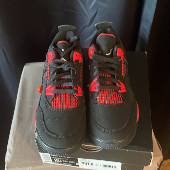 Jordan four retros kids size 13 1/2 black and red - Picture 4 of 9